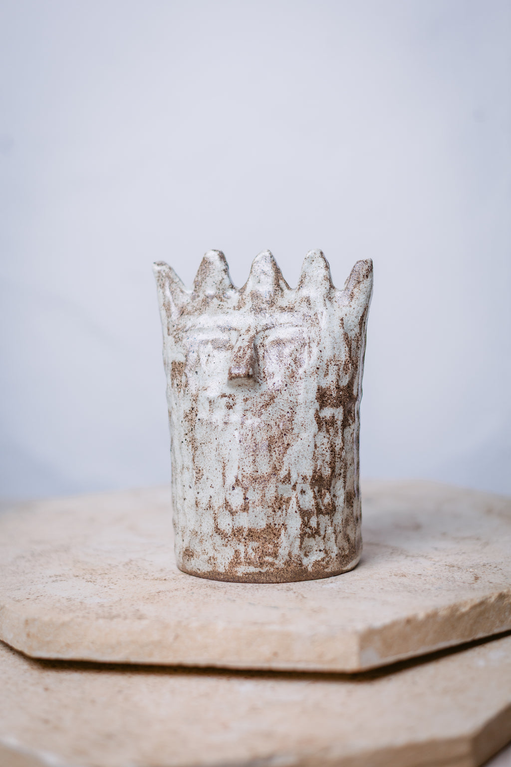 Dama, una escultura hechamano para organizar