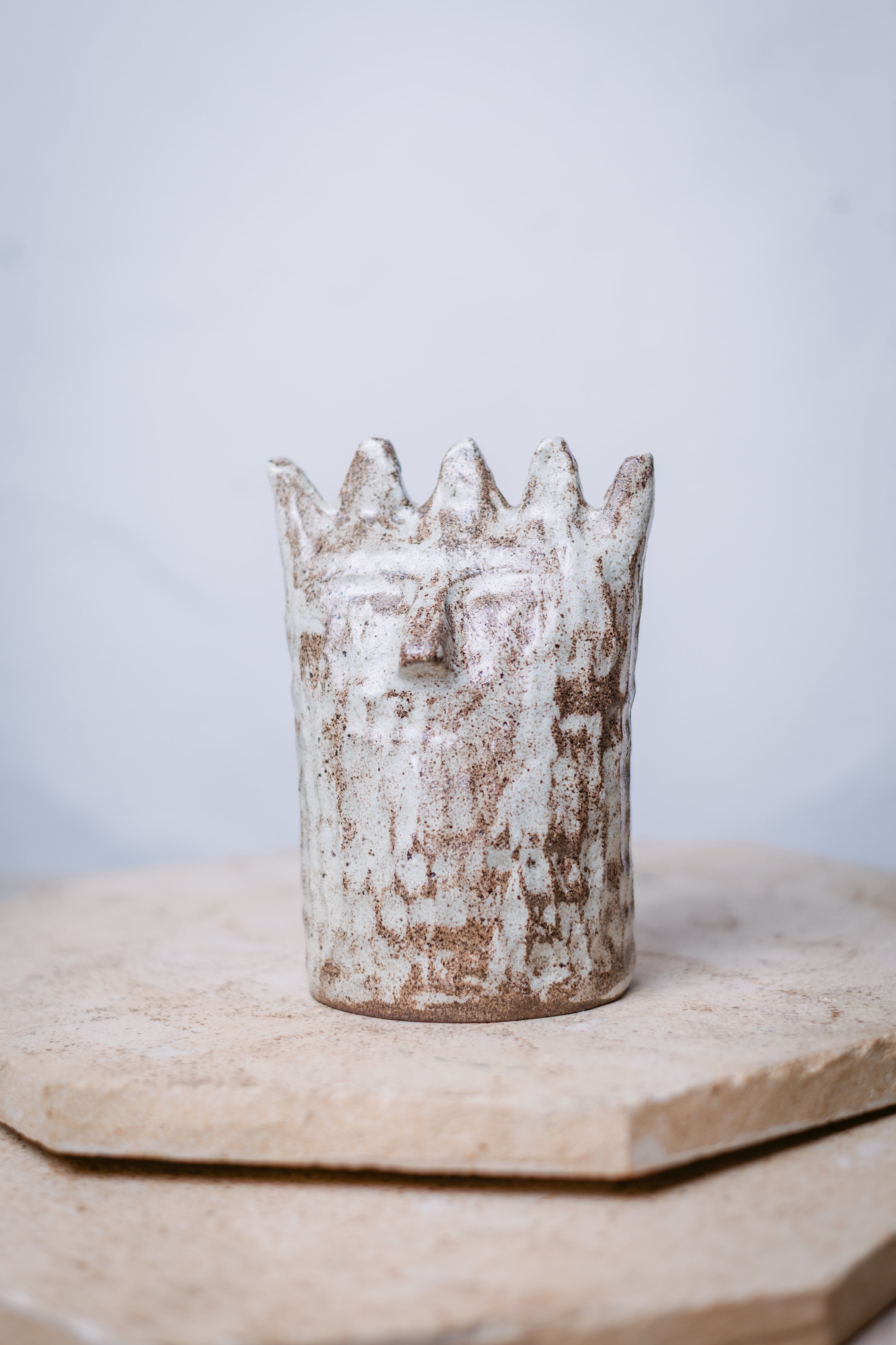 Dama, una escultura hechamano para organizar