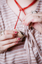 Collar café con espumita