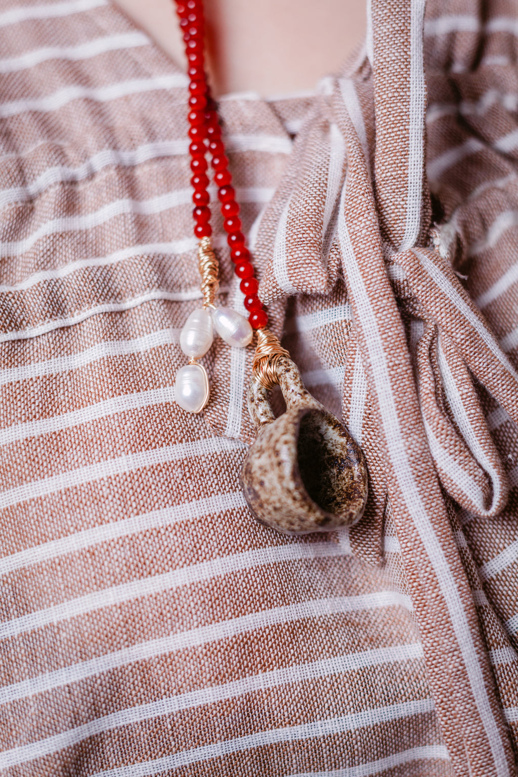 Collar café con espumita